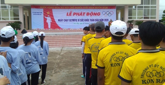 Quang cảnh Lễ phát động Ngày chạy Olympic vì sức khỏe toàn dân năm 2020 huyện Kon Rẫy