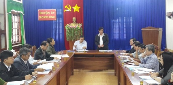 Đoàn kiểm tra của Ban Thường vụ Tỉnh ủy kiểm tra công tác phân công đảng viên phụ trách hộ, nhóm hộ tại Ban Thường vụ Huyện ủy Kon Plông.