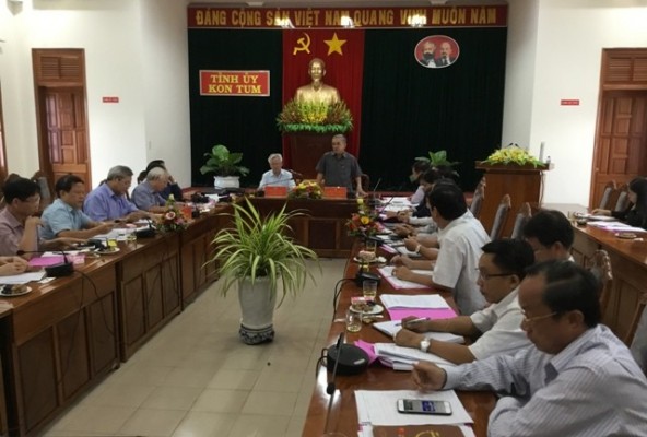 Đồng chí Nguyễn Văn Hùng, UVTW Đảng, Bí thư Tỉnh ủy phát biểu tại Hội nghị.