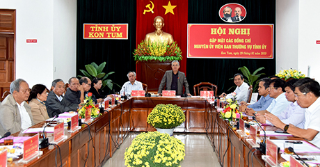 Đồng chí Bí thư Tỉnh ủy Nguyễn Văn Hùng phát biểu tại buổi gặp mặt