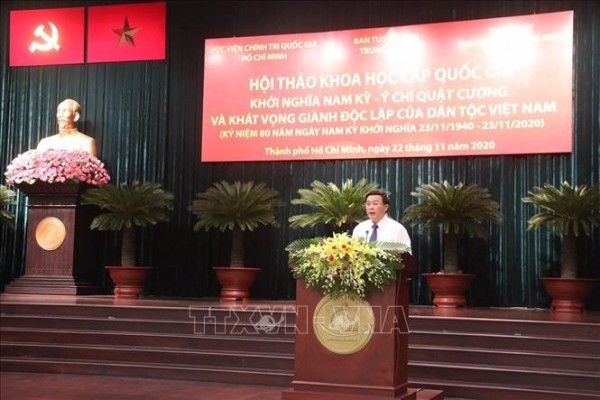 Bí thư Trung ương Đảng, Giám đốc Học viện Chính trị Quốc gia Hồ Chí Minh Nguyễn Xuân Thắng, Chủ tịch Hội đồng lý luận Trung ương phát biểu tại hội thảo.