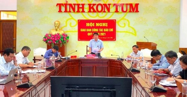 Đồng chí Huỳnh Quốc Huy - Ủy viên BTV Tỉnh ủy, Trưởng Ban Tuyên giáo Tỉnh ủy phát biểu tại hội nghị giao ban báo chí trực tuyến quý I/2021