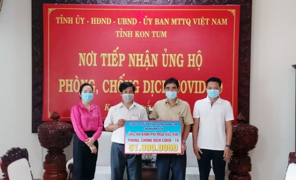 Các đơn vị ủng hộ Quỹ vắc-xin và phòng, chống dịch Covid-19 tỉnh tại Ủy ban MTTQ Việt Nam tỉnh