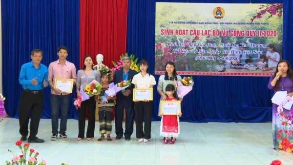 Một buổi sinh hoạt CLB Nữ công do LĐLĐ tỉnh phối hợp huyện Kon Plông tổ chức
