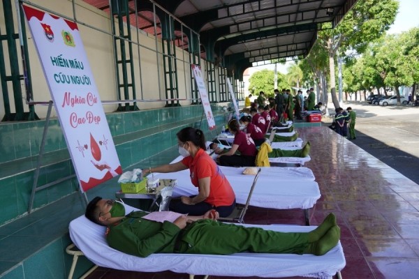 Đông đảo CBCS, Đoàn viên, thanh niên lực lượng Công an tỉnh đăng ký tham gia hiến máu tình nguyện đợt 1 năm 2022