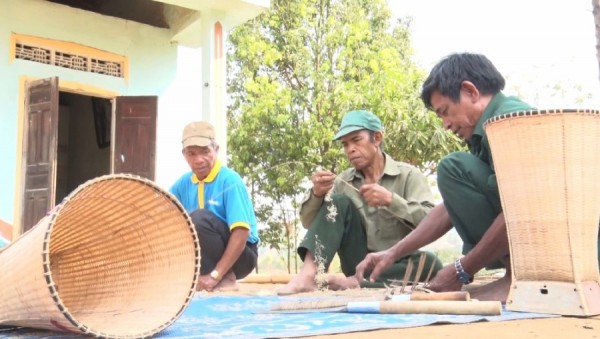 Phát triển nghề đan lát tại xã Đăk Ui, huyện Đăk Hà