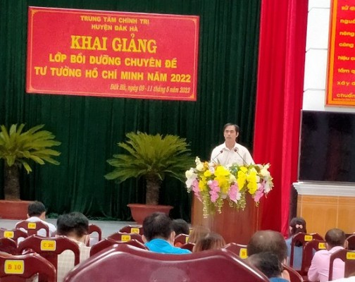 Đồng chí Lưu Duy Khanh, Phó Bí thư Thường trực Huyện ủy phát biểu tại lễ khai mạc