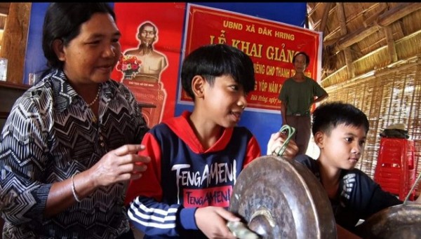 Lớp truyền dạy cồng chiêng xoang tại thôn Đăk Kang Jop, xã Đăk Hring năm 2022
