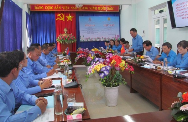 Liên hiệp Công đoàn tỉnh Attapư (Lào) thăm, làm việc tại Kon Tum