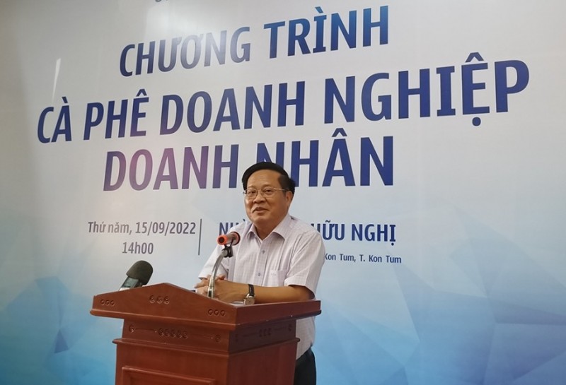 Chủ tịch UBND tỉnh Lê Ngọc Tuấn phát biểu tại Chương trình “Cà phê Doanh nghiệp - Doanh nhân” tháng 9/2022. (ảnh: kontum.gom.vn)