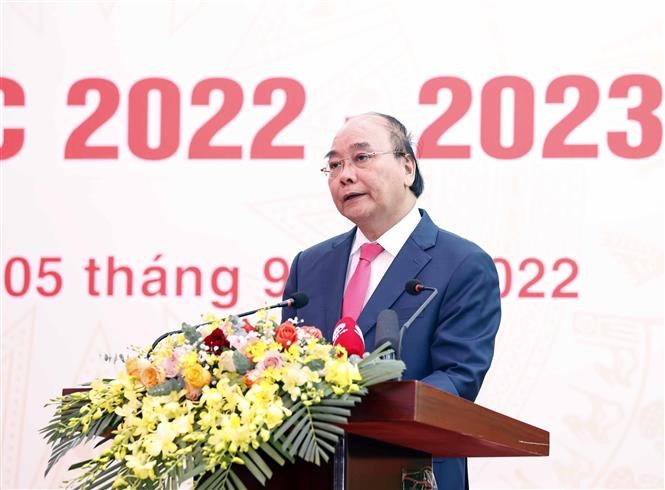 Chủ tịch nước Nguyễn Xuân Phúc phát biểu tại Lễ khai giảng năm học 2022-2023 tại Trường THPT chuyên Khoa học Tự nhiên, Đại học Khoa học Tự nhiên (Đại học Quốc gia Hà Nội) - Ảnh: TTXVN.