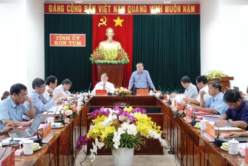 Đồng chí Phó Bí thư Tỉnh uỷ Nguyễn Văn Hòa phát biểu tại buổi làm việc. Ảnh: VT