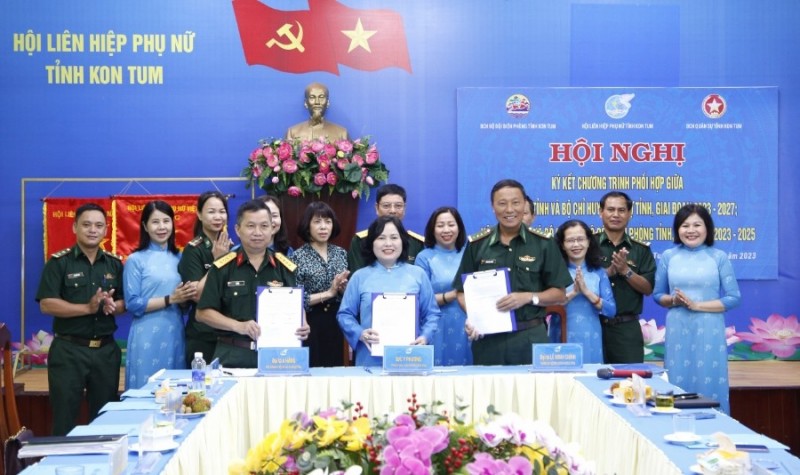 Hội LHPN tỉnh ký kết chương trình phối hợp thực hiện trong thời gian tới với hai đơn vị lực lượng vũ trang