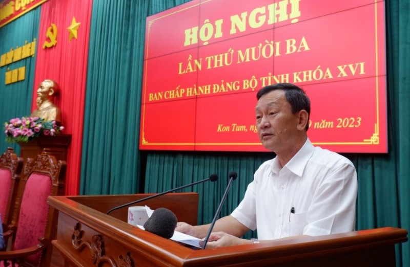 Đồng chí Dương Văn Trang, UVTW Đảng, Bí thư Tỉnh ủy, Chủ tịch HĐND tỉnh phát biểu tại Hội nghị lần thứ 13 Ban Chấp hành Đảng bộ tỉnh khoá XVI