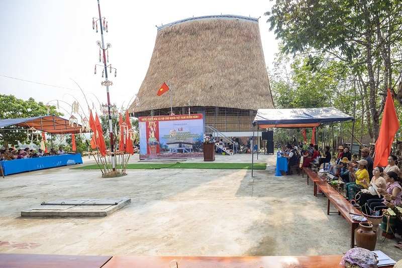Quang cảnh Lễ khánh thành nhà rông truyền thống tại làng Kon Kơ Pắt, xã Đăk Blà, thành phố Kon Tum. (ảnh: baokontum.com.vn)