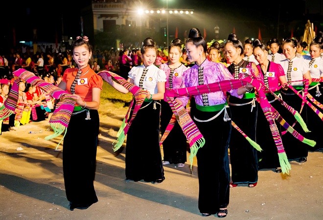 Múa xòe - nét sinh hoạt văn hóa đặc sắc, một điệu múa phổ biến trong cộng đồng người Thái Tây Bắc