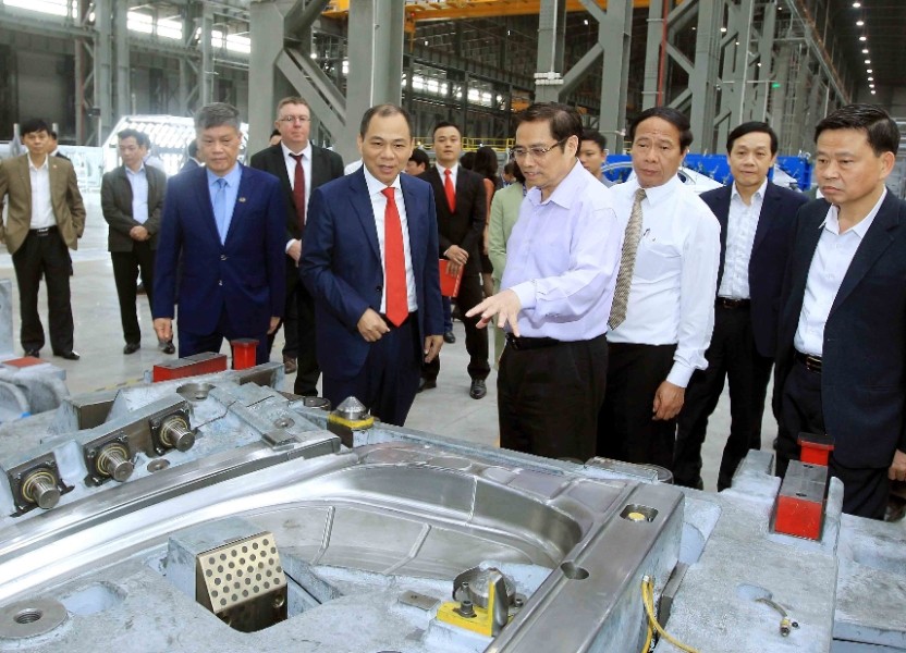Đồng chí Phạm Minh Chính, Ủy viên Bộ Chính trị, Bí thư Trung ương Đảng, Trưởng Ban Tổ chức Trung ương thăm tổ hợp Nhà máy sản xuất ô tô Vinfast, thành phố Hải Phòng, ngày 9-1-2020_Ảnh: TTXVN