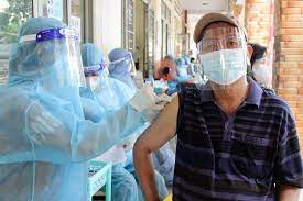 Thủ tướng Chính phủ yêu cầu tăng cường tiêm chủng, kiểm soát biến chủng mới Omicron của virus SARS-CoV-2