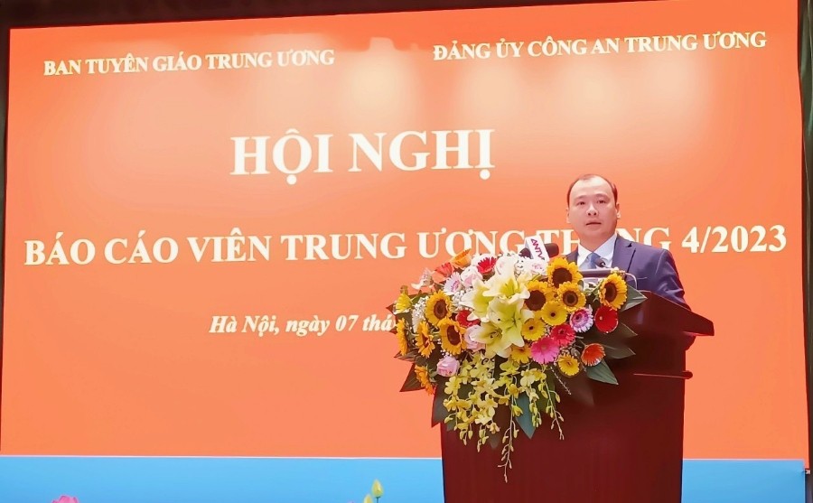 Đồng chí Lê Hải Bình, Uỷ viên dự khuyết Trung ương Đảng, Phó Trưởng Ban Tuyên giáo Trung ương phát biểu tại Hội nghị.